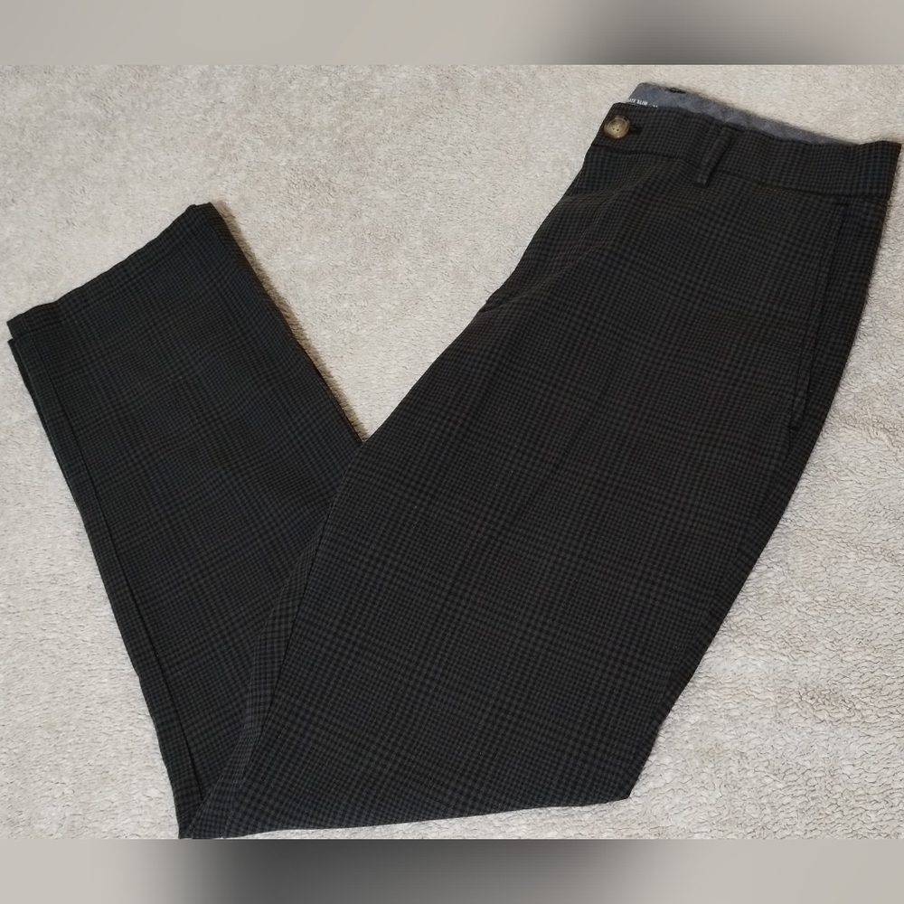 Old Navy Men's Size 32x30 Ultimate Slim Built-in Flex Dark Checkered Pants